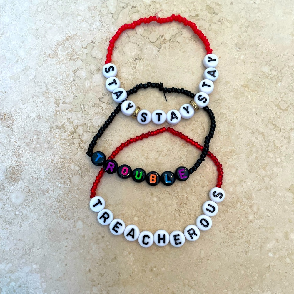 Taylor Swift Eras Tour Friendship Bracelet Set (Red)